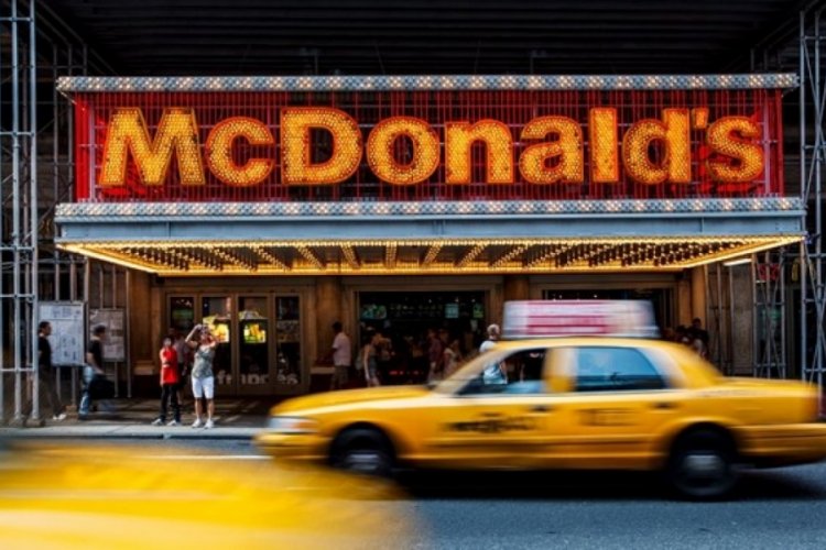 İşten &ccedil;ıkarma dalgasına McDonald's da katılıyor! Binlerce insan işsiz kalacak