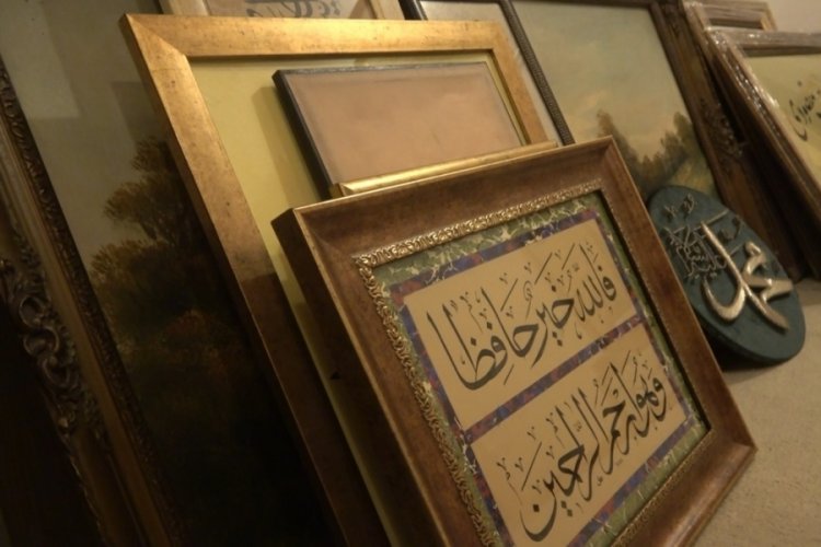 Bursa'da hat sanatları depremzedeler i&ccedil;in a&ccedil;ık arttırmaya &ccedil;ıkarıldı