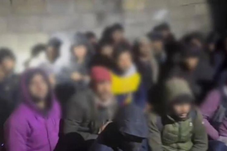 Van'da tandır evine operasyon: 33 g&ouml;&ccedil;men yakalandı
