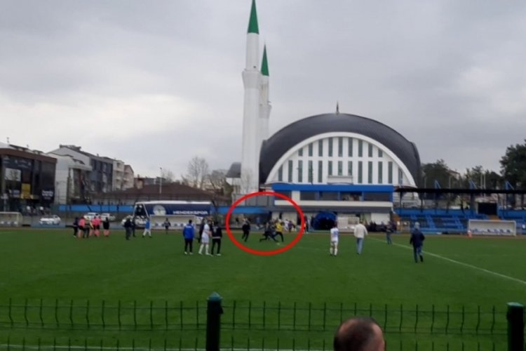 Trib&uuml;nde başlayan gerginlik sahaya sı&ccedil;radı