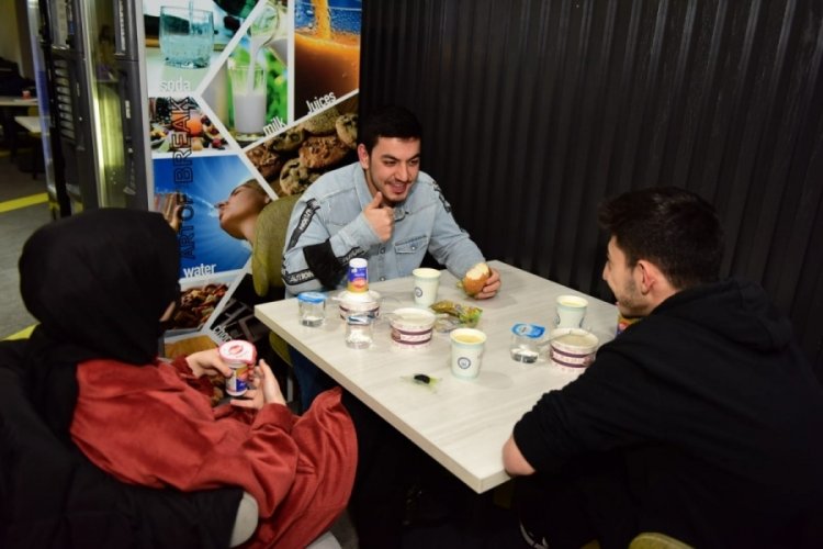 Bursa Yıldırım'da &ouml;ğrencilere sahur ve iftar ikramı