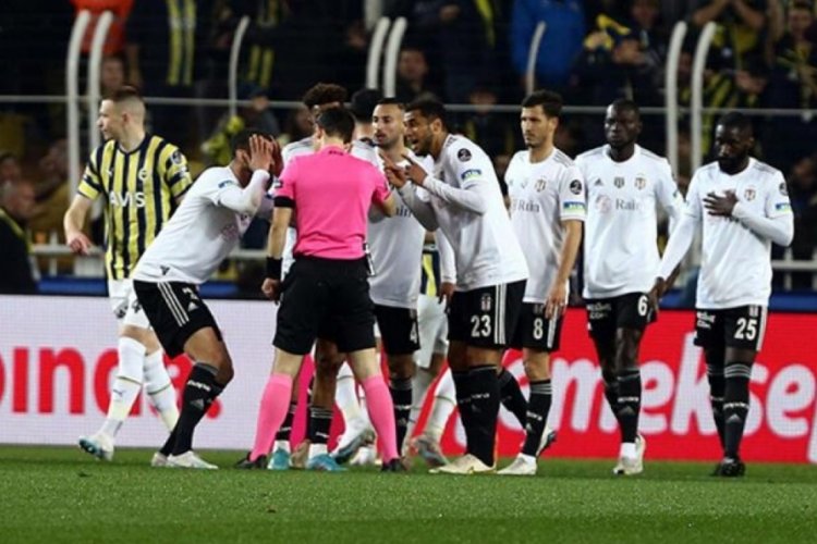 Fenerbah&ccedil;e-Beşiktaş derbisi sonrası soyunma odası karıştı!