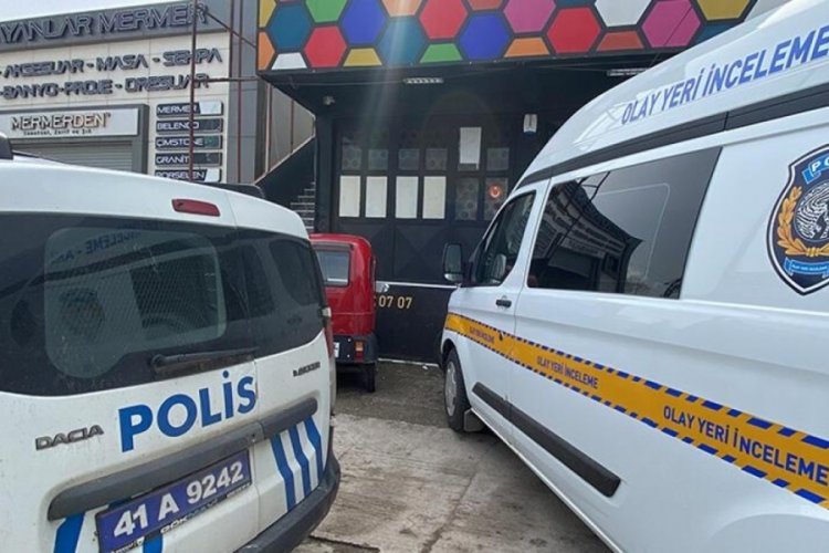Kocaeli'nde baş&ouml;rt&uuml;s&uuml; baskı makinesine dolanan gen&ccedil; kız hayatını kaybetti
