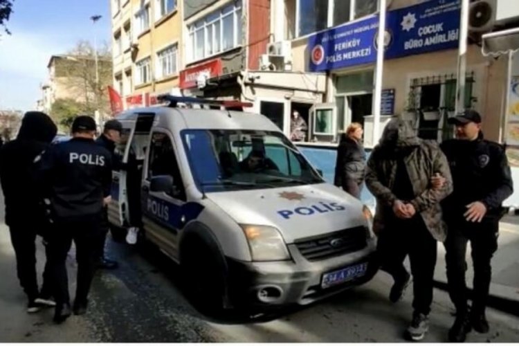 İstanbul'da polis s&uuml;s&uuml; verip 17 bin dolarını &ccedil;aldılar