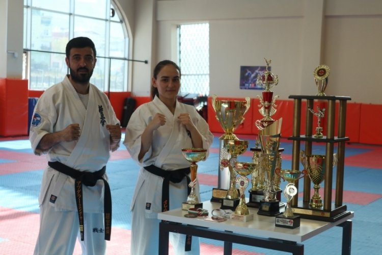 Bursa'da sporcu &ccedil;ift geleceğin sporcularını yetiştiriyor