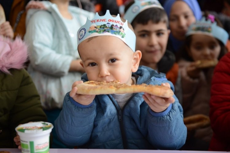 Bursa Yıldırım'da &ccedil;ocuklar i&ccedil;in iftar programı d&uuml;zenlendi