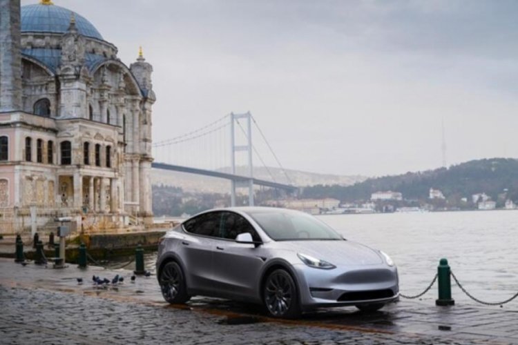 Tesla Model Y'yi T&uuml;rkiye'de &ouml;n satışa sundu! G&uuml;ncel fiyatları...