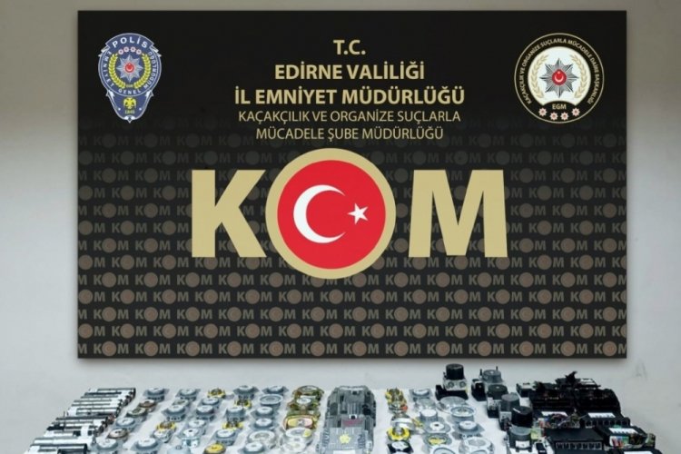 Edirne'de g&uuml;mr&uuml;k ka&ccedil;ağı &uuml;r&uuml;nler ele ge&ccedil;irildi