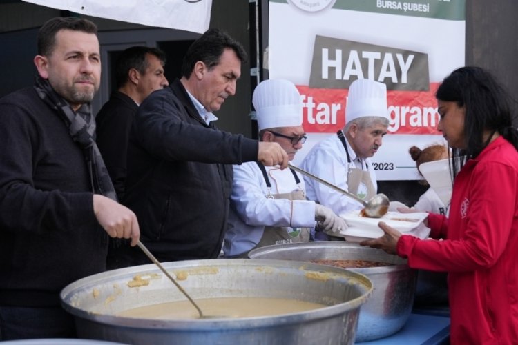 Bursa Osmangazi Belediyesi'nden her g&uuml;n 4 bin kişilik iftar ve sahur yemeği