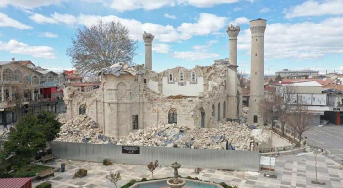 Malatya'da enkazın b&uuml;y&uuml;k kısmı kaldırıldı