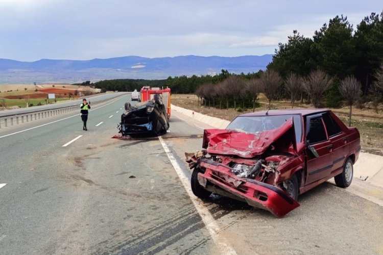 Kastamonu'da iki otomobil &ccedil;arpıştı