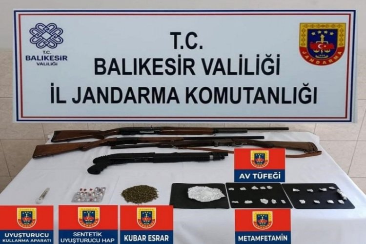 Balıkesir'de jandarmadan 23 şahsa organize su&ccedil; operasyonu