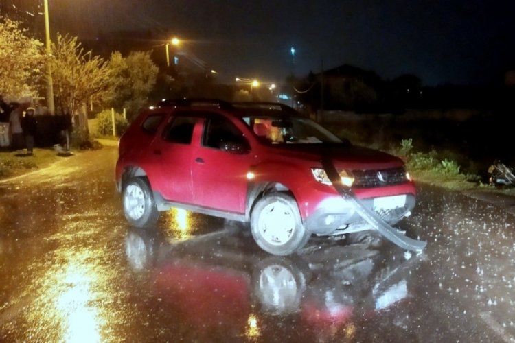 Sakarya'da otomobil ile motosiklet &ccedil;arpıştı