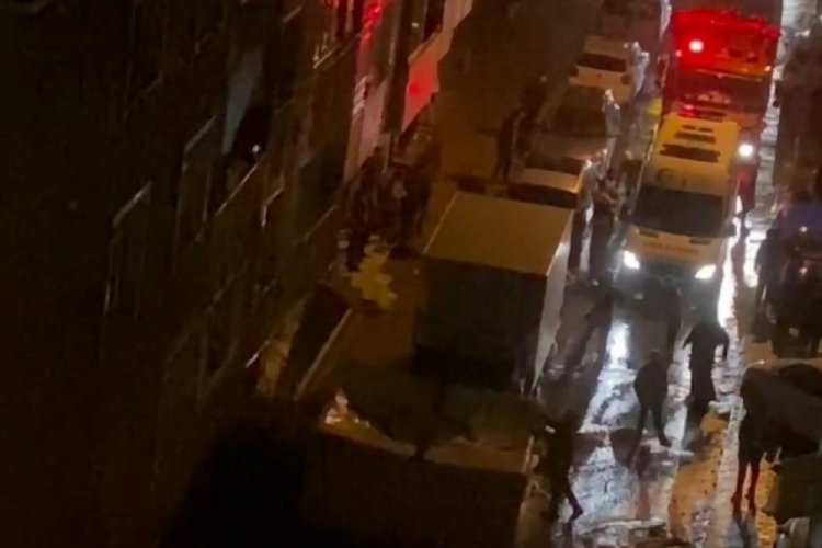 İstanbul'da cinnet getiren kadın annesini bı&ccedil;akladı
