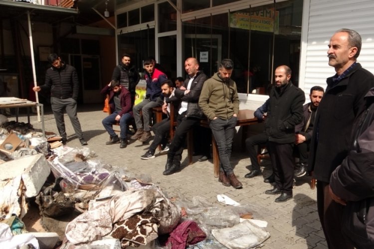 Van'da d&uuml;kkanları yanan pazar esnafı yardım bekliyor