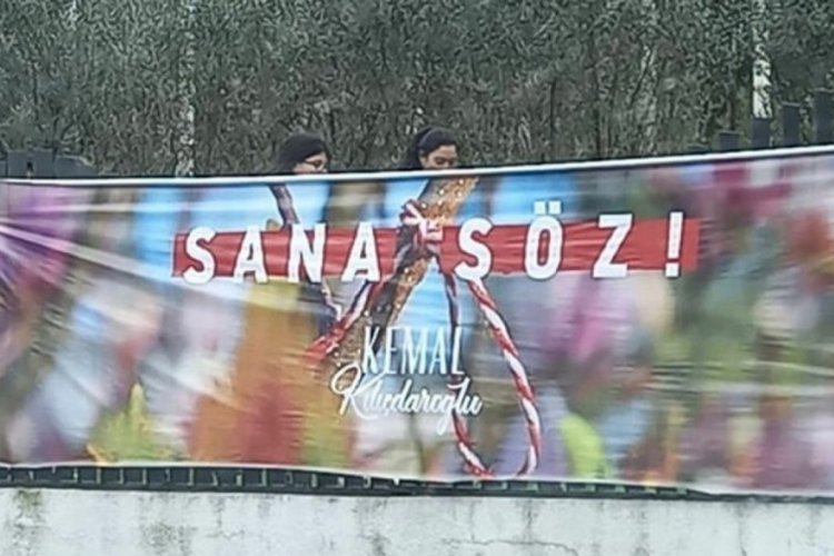 Melih G&ouml;k&ccedil;ek, CHP'nin 'marteni&ccedil;ka' afişini darağacına benzetti