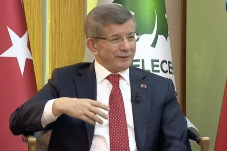Ahmet Davutoğlu'ndan seccade a&ccedil;ıklaması
