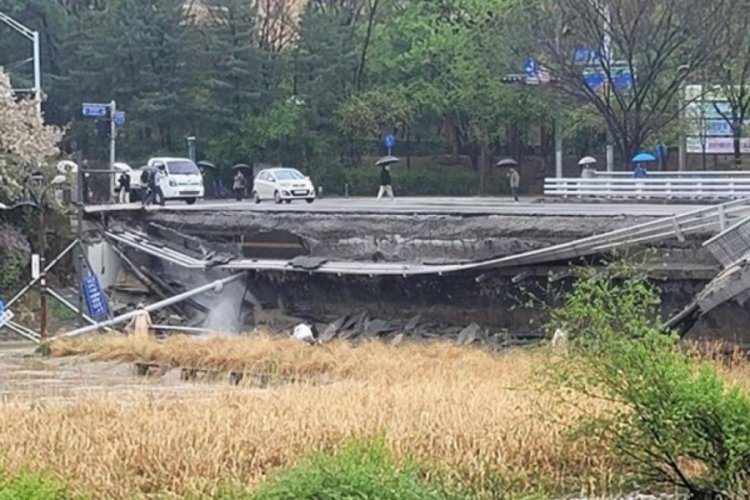G&uuml;ney Kore'de k&ouml;pr&uuml; &ccedil;&ouml;kt&uuml;: 1 &ouml;l&uuml;, 1 yaralı