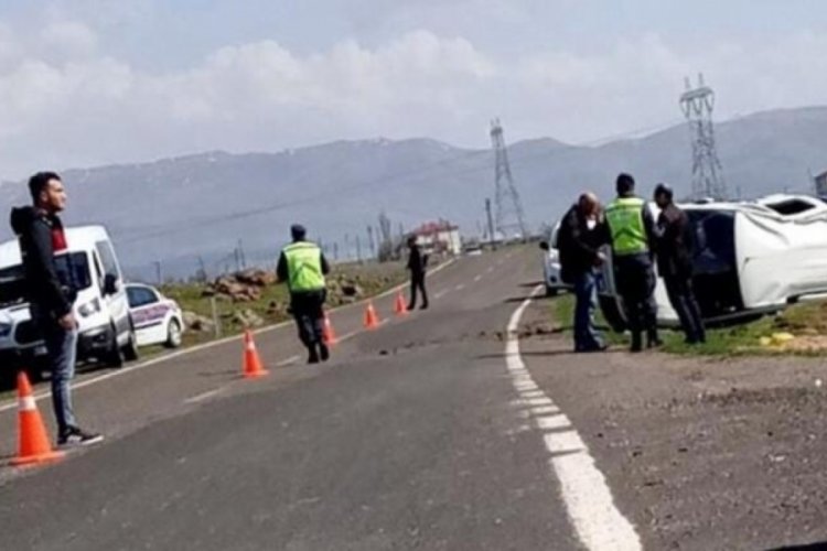 Elazığ'da şap aşısı yapmaya giden veterinerlerin aracı devrildi
