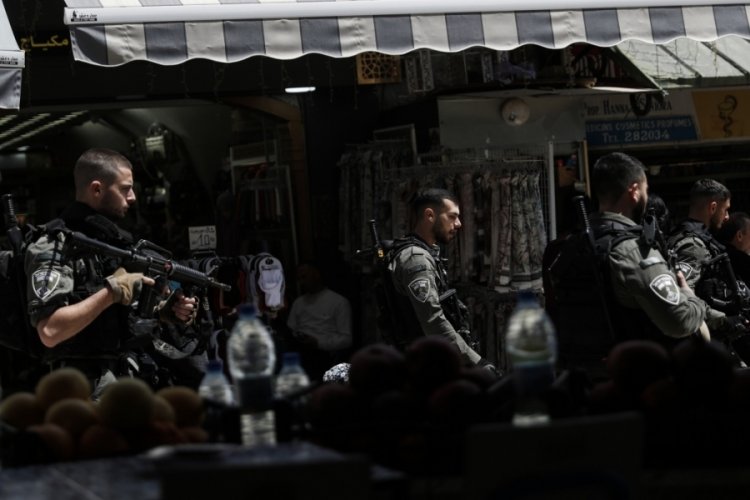 Mescid-i Aksa baskınında 450 Filistinli g&ouml;zaltında