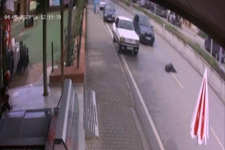 Burdur'da yolun karşısına ge&ccedil;meye &ccedil;alışan &ccedil;ocuğa otomobil &ccedil;arptı