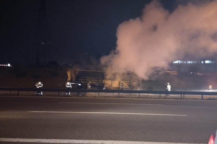İstanbul TEM'de tır yangını
