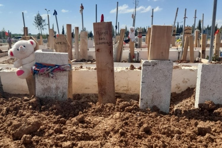 Depremzede vatandaş: &Ccedil;&ouml;p gibi g&ouml;mm&uuml;şler ablamı...