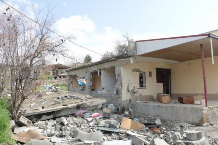 Depremin vurduğu &Ccedil;iğli k&ouml;y&uuml;nde 94 ev &ccedil;&ouml;kt&uuml;, 17 kişi &ouml;ld&uuml;