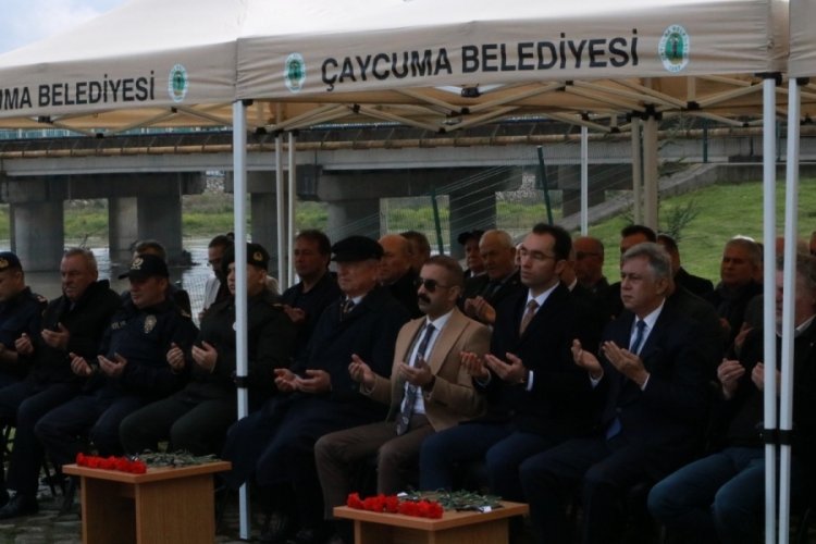 Zonguldak'ta k&ouml;pr&uuml; faciasının 11'inci yılında yaşamını yitirenler anıldı