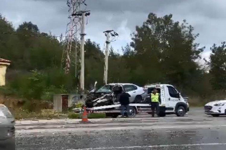 Antalya'da otomobil ile TIR &ccedil;arpıştı: &Ouml;l&uuml; ve yaralılar var