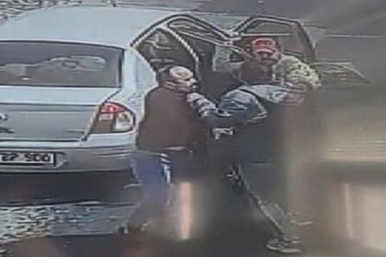 İstanbul'da iş arkadaşını &ouml;nce d&ouml;vd&uuml; sonra bı&ccedil;akladı
