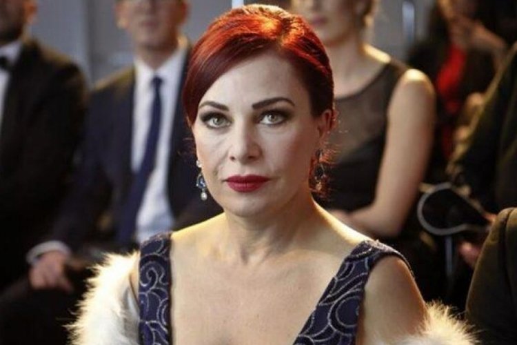 Şenay G&uuml;rler'den romantik paylaşım: 9 yılı el ele bitirdik