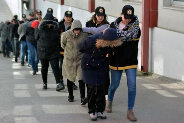 15 milyon lira vurgun yapan sahte polis &ccedil;etesi &ccedil;&ouml;kertildi