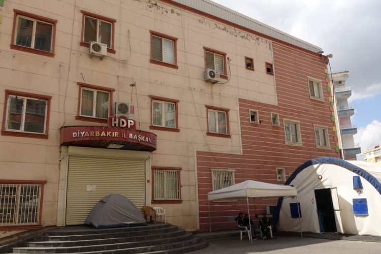 Ailelerin evlat n&ouml;beti bin 313 g&uuml;nd&uuml;r s&uuml;r&uuml;yor