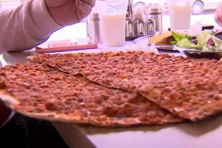 Bodrum'da 2 lahmacun 2 ayran fiyatı dudak u&ccedil;uklattı!