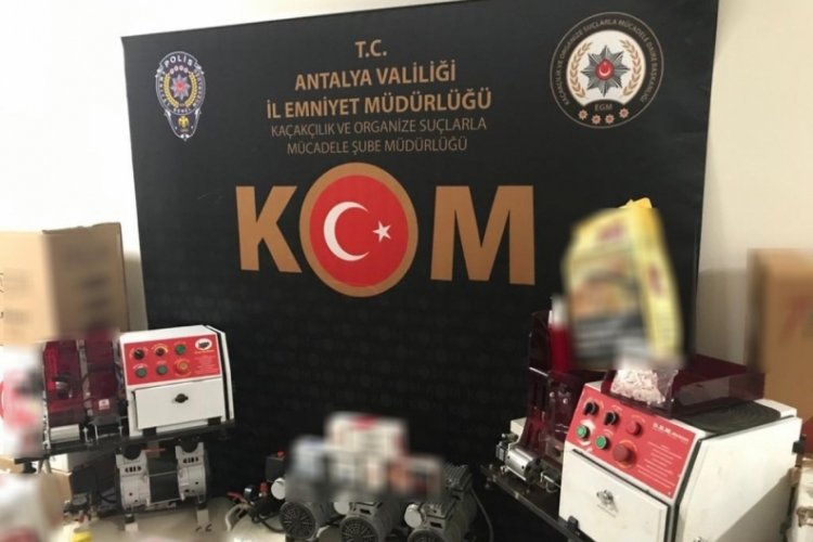 Antalya'da 48 bin 200 adet g&uuml;mr&uuml;k ka&ccedil;ağı boş makaron ele ge&ccedil;irildi