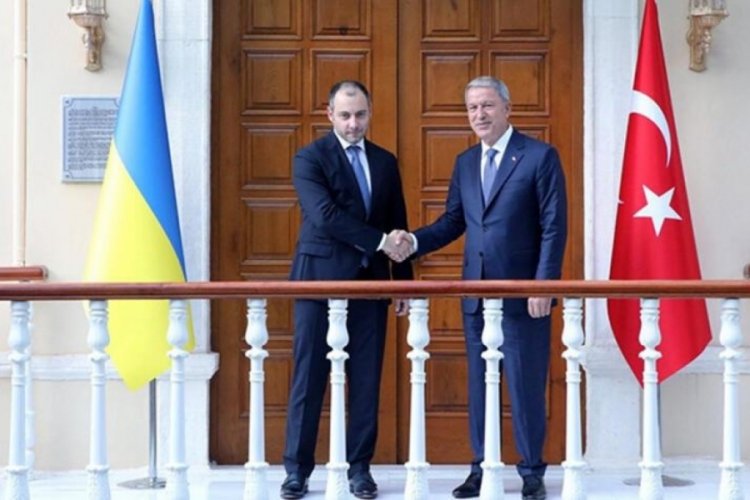 Bakan Akar, Ukrayna Altyapı Bakanı ile bir araya geldi