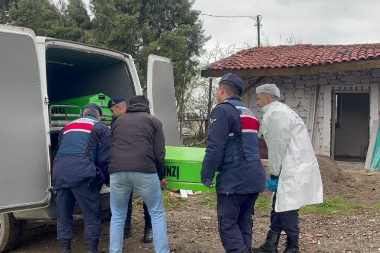 Bursa'da arkadaşını kafasından vurarak &ouml;ld&uuml;rd&uuml;!