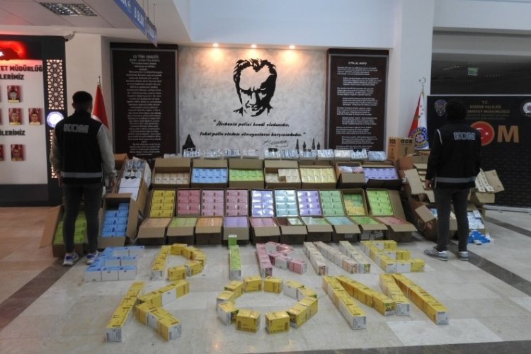 Edirne'de g&uuml;mr&uuml;k ka&ccedil;ağı &uuml;r&uuml;nlerle yakalanan tır s&uuml;r&uuml;c&uuml;s&uuml; cezaevine g&ouml;nderildi