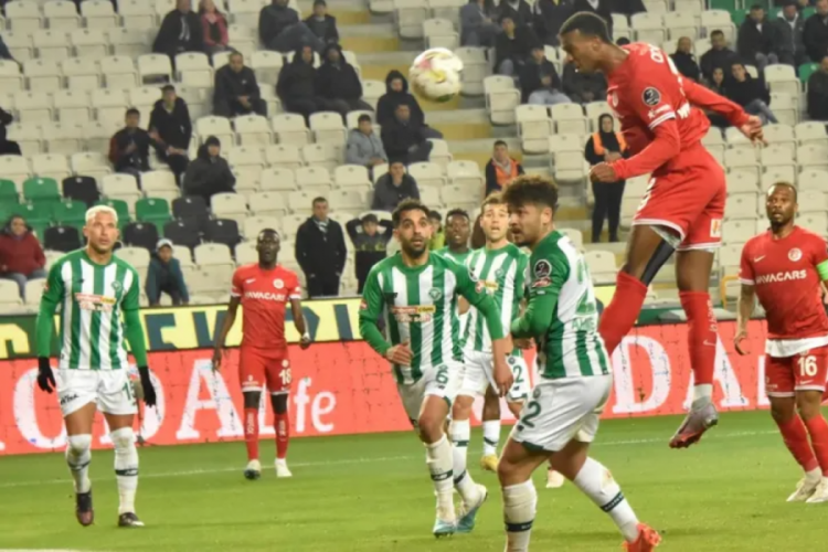 Konyaspor, sahasında Antalyaspor ile 1-1 berabere kaldı