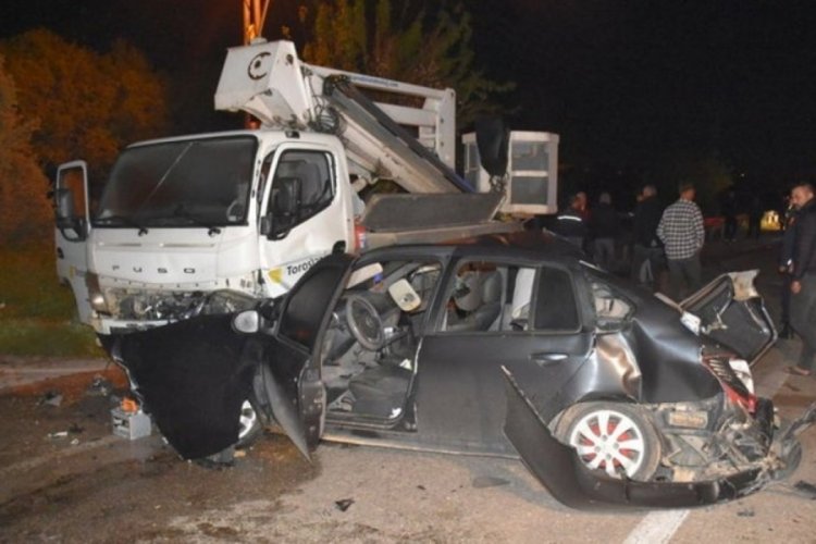Adana'da otomobil faciaya neden oldu