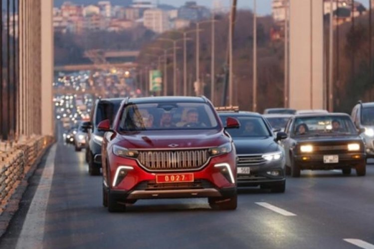 Bakan Nebati Togg ile trafiğe &ccedil;ıktı