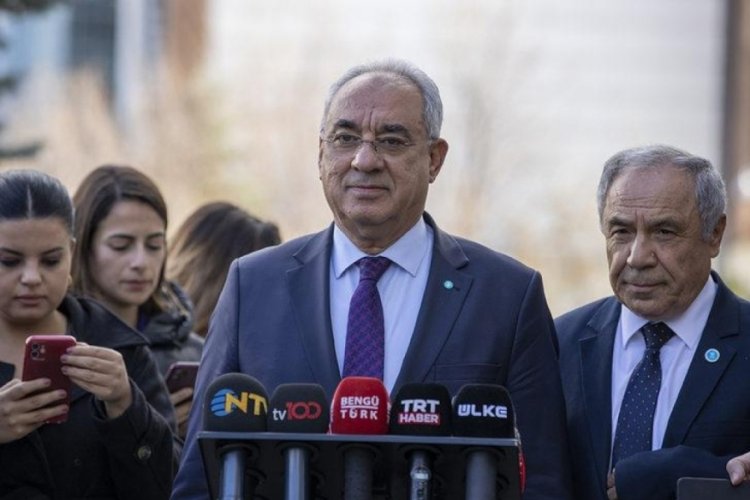 &Ouml;nder Aksakal'dan istifa edenlere y&ouml;nelik a&ccedil;ıklama: CHP hayaline kapıldılar...