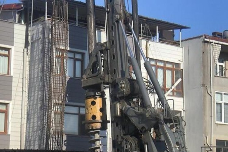 &Uuml;sk&uuml;dar'daki metro şantiyesinde vincin zinciri koptu!