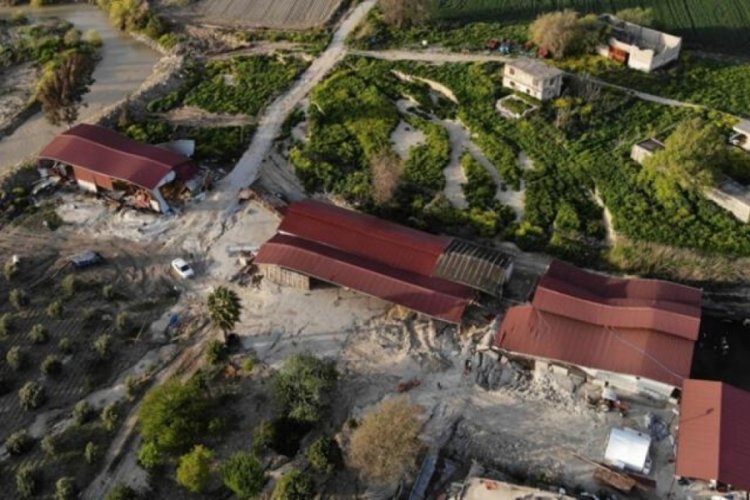 Fay hattı &ccedil;iftlik evini ikiye b&ouml;ld&uuml;