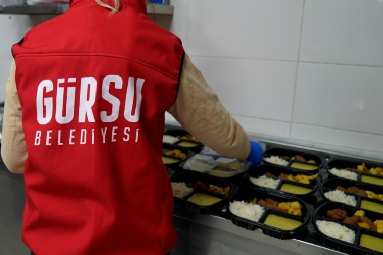 Bursa'da ihtiya&ccedil; sahibi ailelere iftarlık yemek ulaştırılıyor