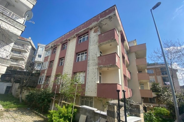 İstanbul'da kentsel d&ouml;n&uuml;ş&uuml;me sokmak i&ccedil;in binaya zarar verildiği iddia edildi