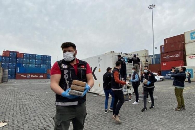 Mersin Limanı'nda 97 kilo kokain ele ge&ccedil;irildi