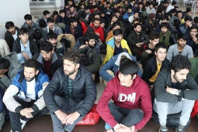 Afganistanlı ka&ccedil;ak g&ouml;&ccedil;menler &uuml;lkelerine g&ouml;nderildi