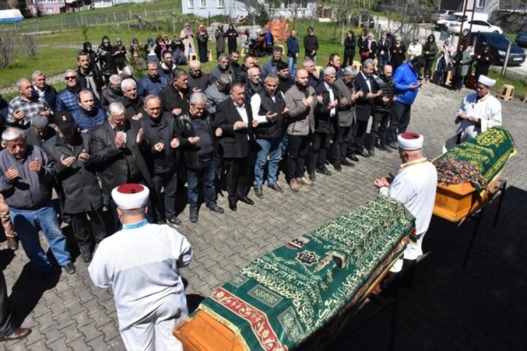 Oyuncu Şehsuvar Aktaş'ın babası ve annesi toprağa verildi